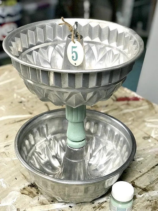 Bakeware tiered tray using bundt pans