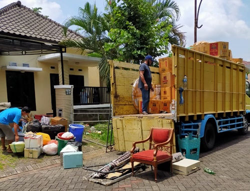 Sewa Truk Semarang Banyuwangi Murah - Jasa Angkutan Truk