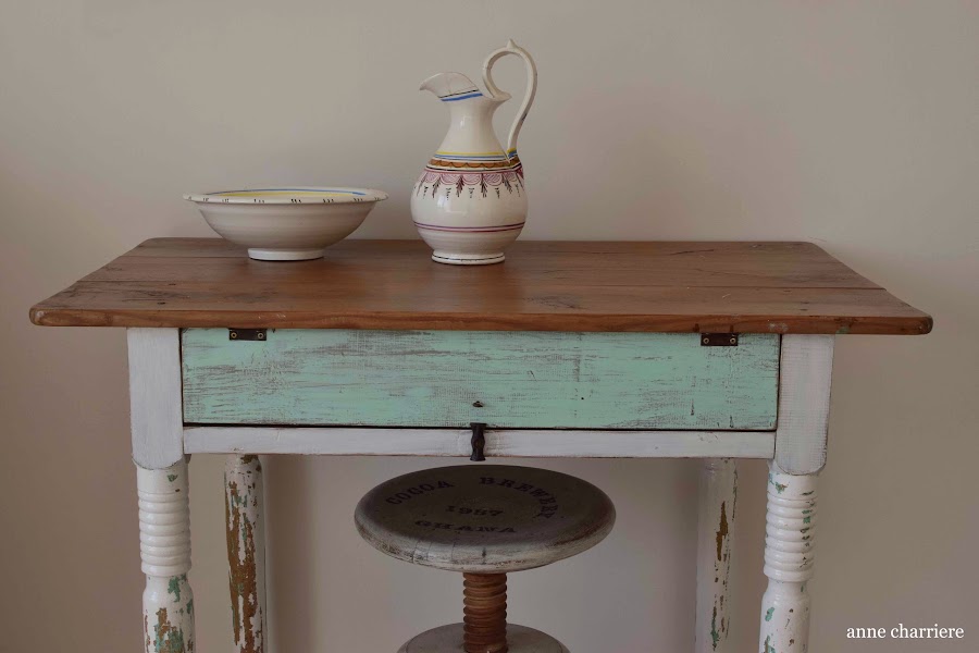 www.annecharriere.com, mesa tocinera, pintura de leche, nogalina, homestead house milk paint,
