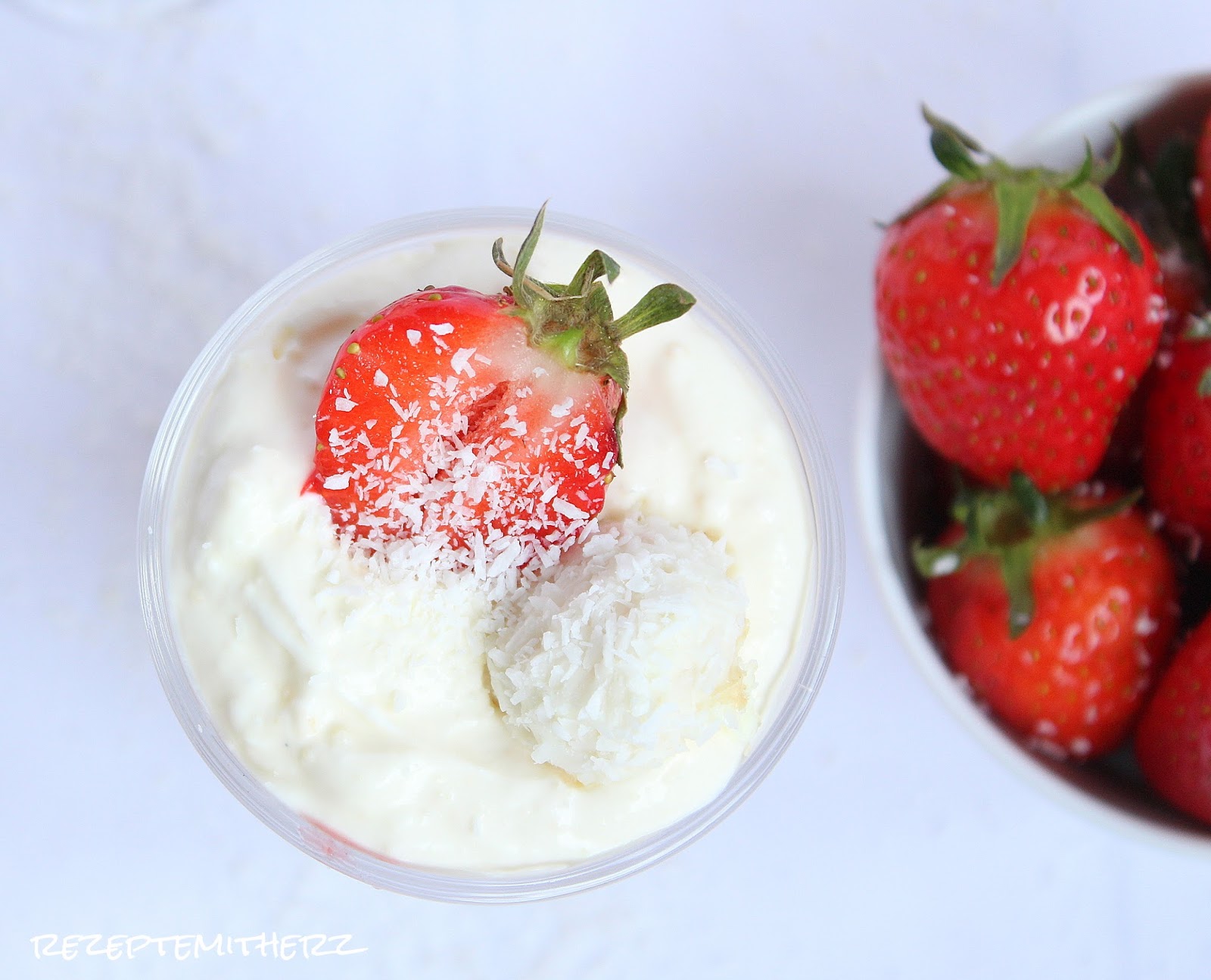 erdbeer-raffaello-traum,erdbeer-raffaello-dessert,thermomix rezept