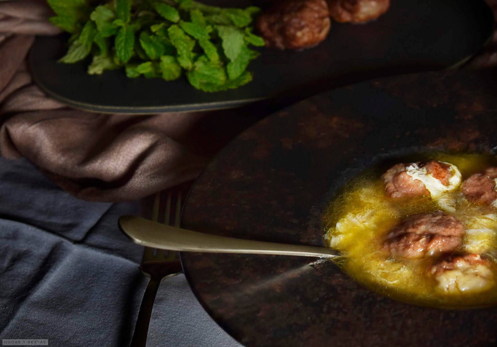 Sopa de Navidad con pelotas, huevo y trufa