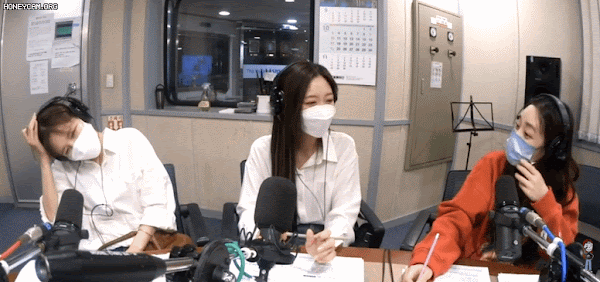 곰 알러지 없는 지애만 모른는 단톡방이 있을지도  똘아이 깡깡 명은 똑똑한 수정이  곰텐