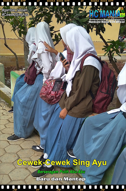 Gambar Siswa-Siswi SMA Negeri 1 Ngrambe (Cover Berseragam Putih Abu-Abu) - Buku Album Gambar Soloan Edisi 9