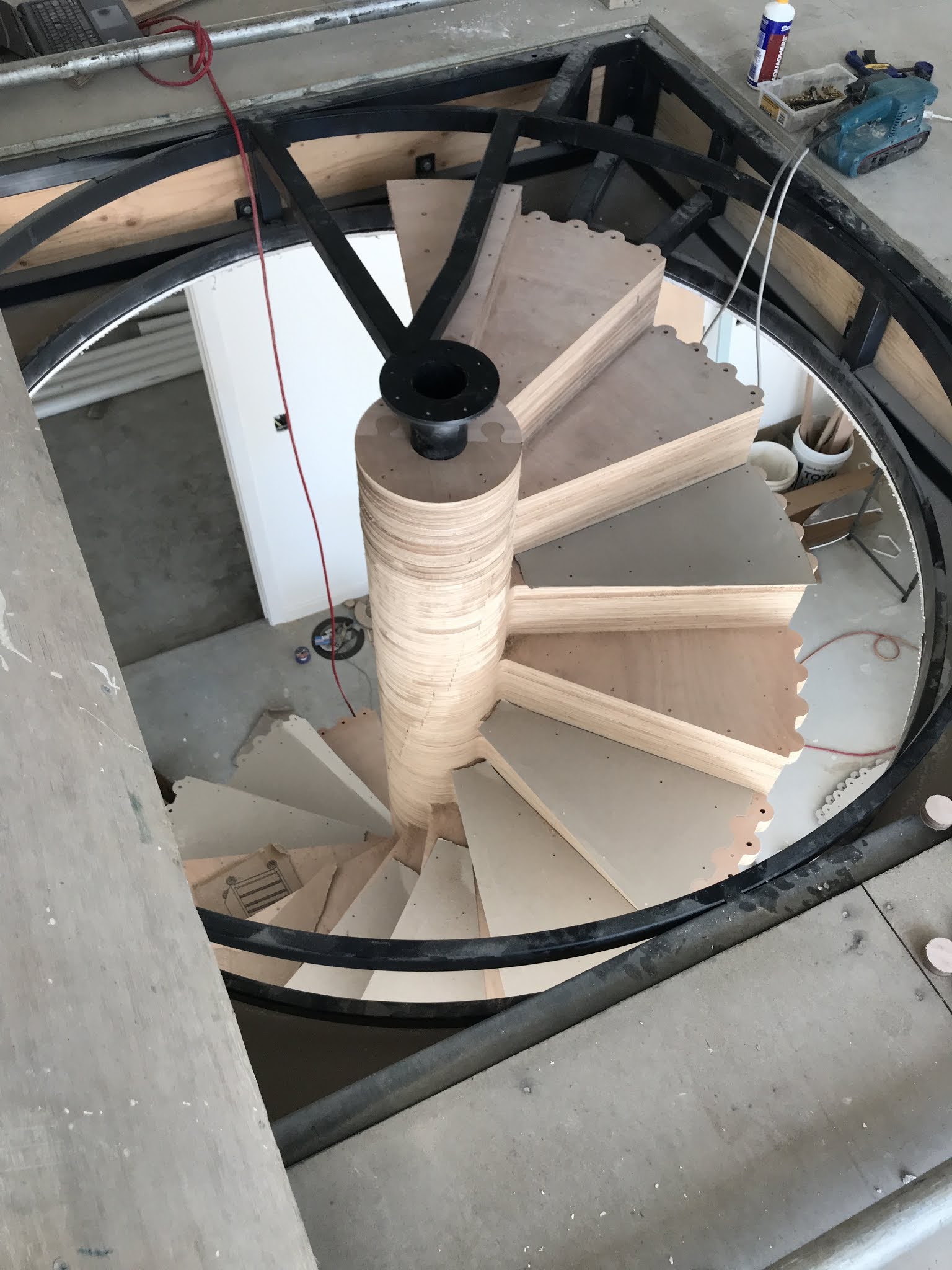 Living with shackle draggers