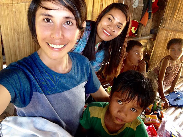 Poor Boy Eating Rice with Junk Food as 'ULAM' for Lunch Receives Help from Netizens Poor Boy Eating Rice with Junk Food as 'ULAM' for Lunch Receives Help from Netizens