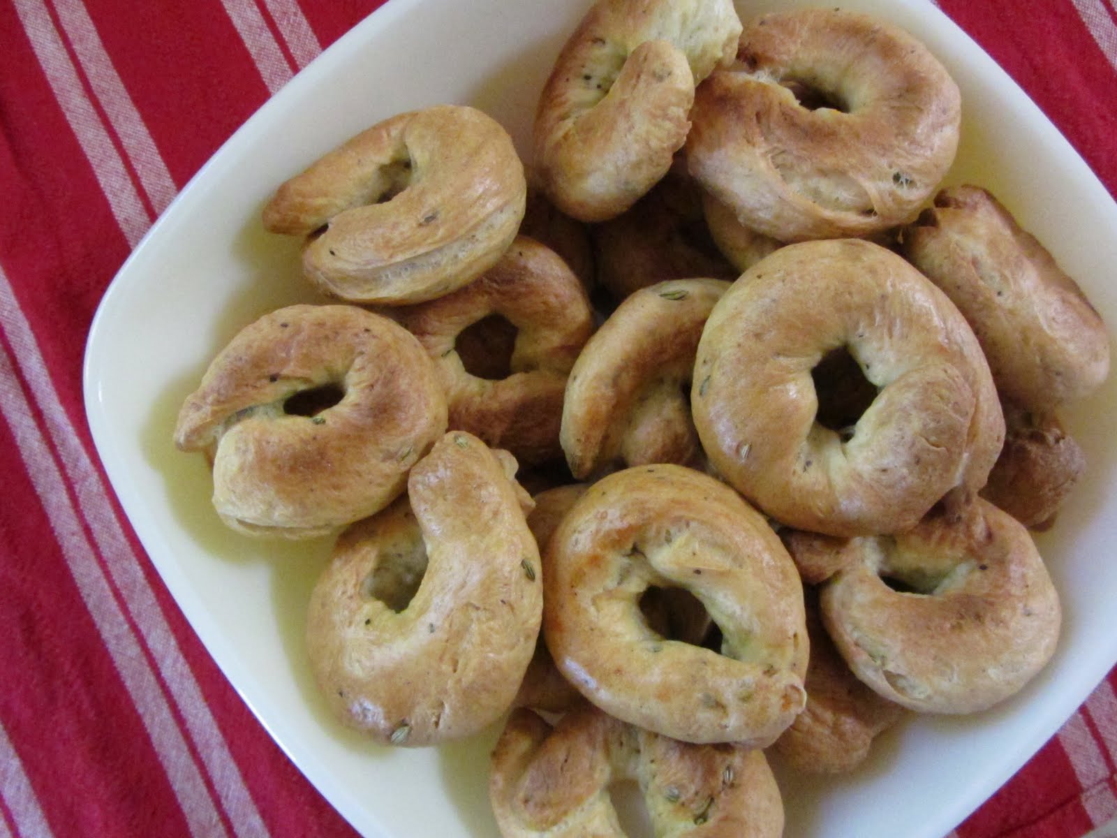 Vegan Eats and Treats! VeganMoFo 11 Fennel Taralli