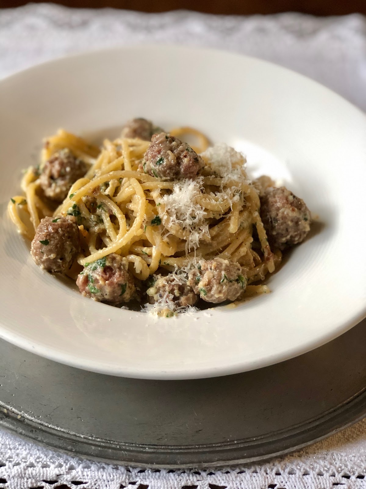 La Belle Auberge Spaghetti alla pseudo carbonara di salsiccia