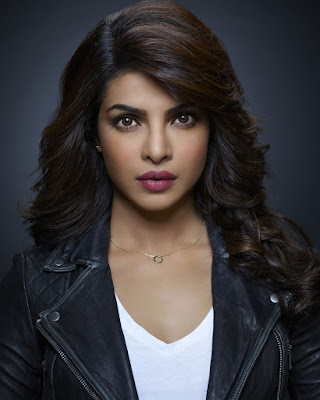 artis india seksi Priyanka Chopra bibir tebal