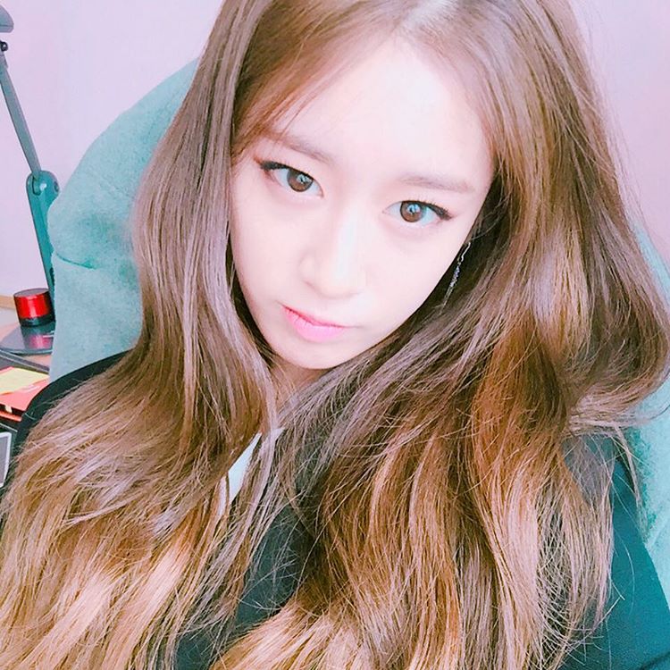 T-ara JiYeon updates with her cute clips featuring HyoMin, EunJung and