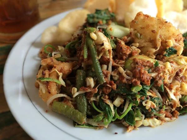 Resep Lotek Salad Tradisional Khas Sunda Yang Memiliki Cita Rasa Lezat