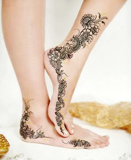 Elegant Floral Bridal Mehndi Design