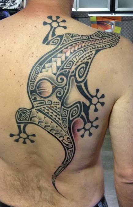 Tatuaje Maori de Lagarto en la espalda