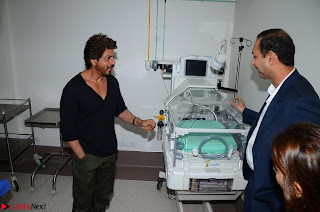 Shah Rukh Khan at the Birthing Centre of Nanavati Super Speciality Centre with Aditya Soi 