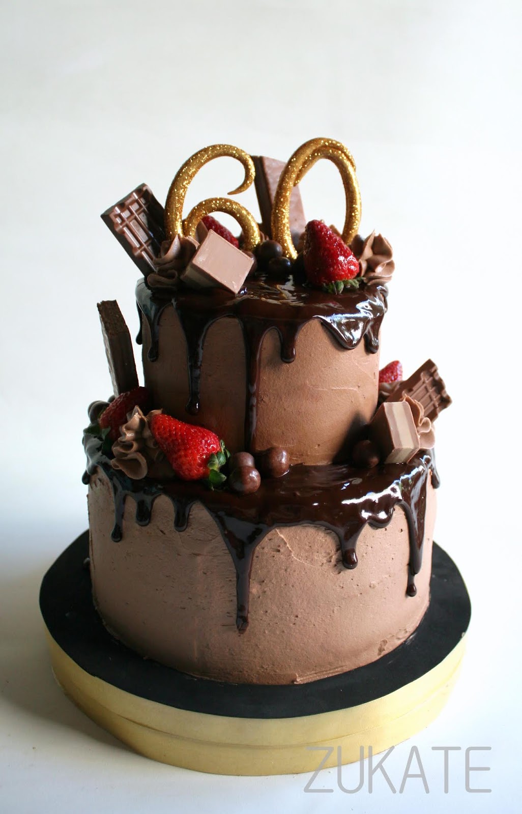 DRIP CAKE DE CHOCOLATE 60 AÑOS ZUKATE