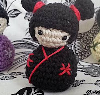 PATRON GRATIS KOKESHI AMIGURUMI 1239