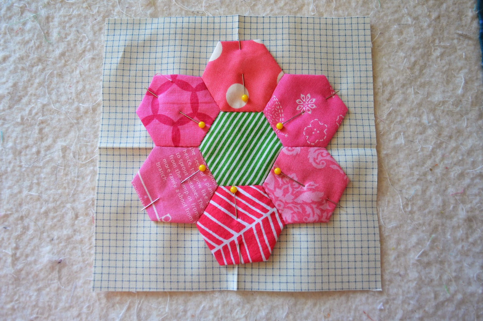 THE QUILT BARN Hexagon Flower Quilt Tutorial