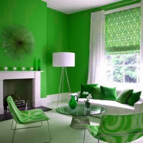sala decorada con verde