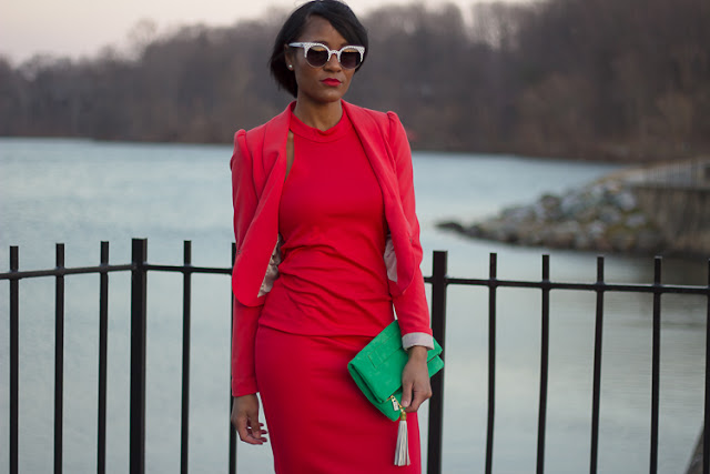 ladyinred_lulus_christianlouboutin_emeraldclutch