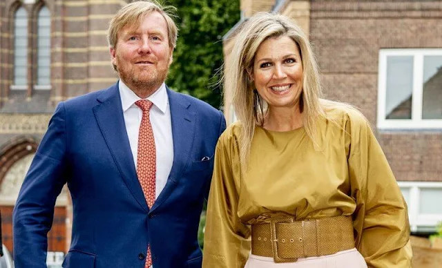 Queen Maxima wore new gold satin blouse and pink wide-leg trousers from Natan. Gianvito Rossi pumps