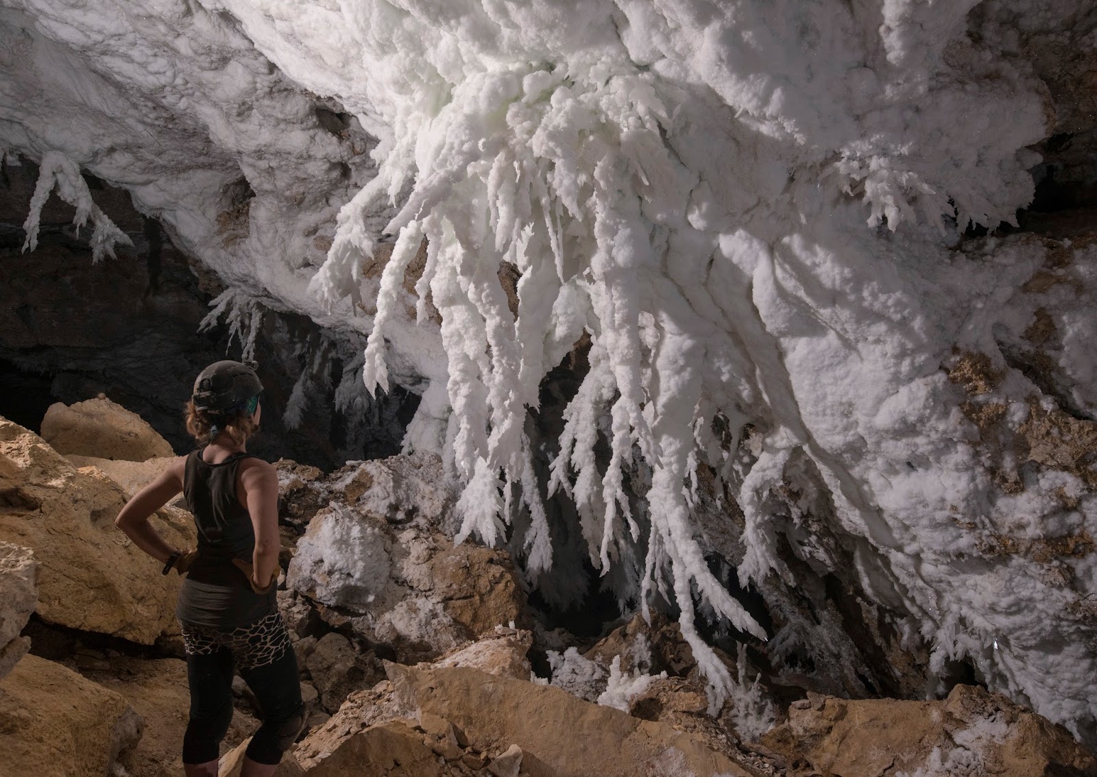 THE CHANDELIER MAZE & CHANDELIER BALLROOM. LECHUGUILLA CAVE, NEW MEXICO ADAM HAYDOCK