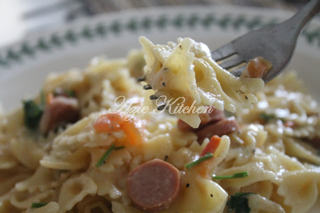 Creamy Pasta, Sausage & Tomato Skillet Meal