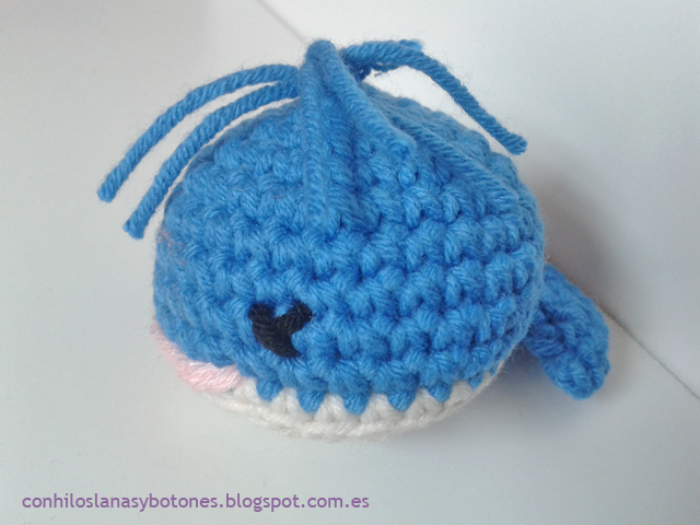 conhiloslanasybotones - ballenas amigurumi