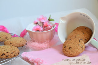 American-style dark and chewy chocolate chip cookies 