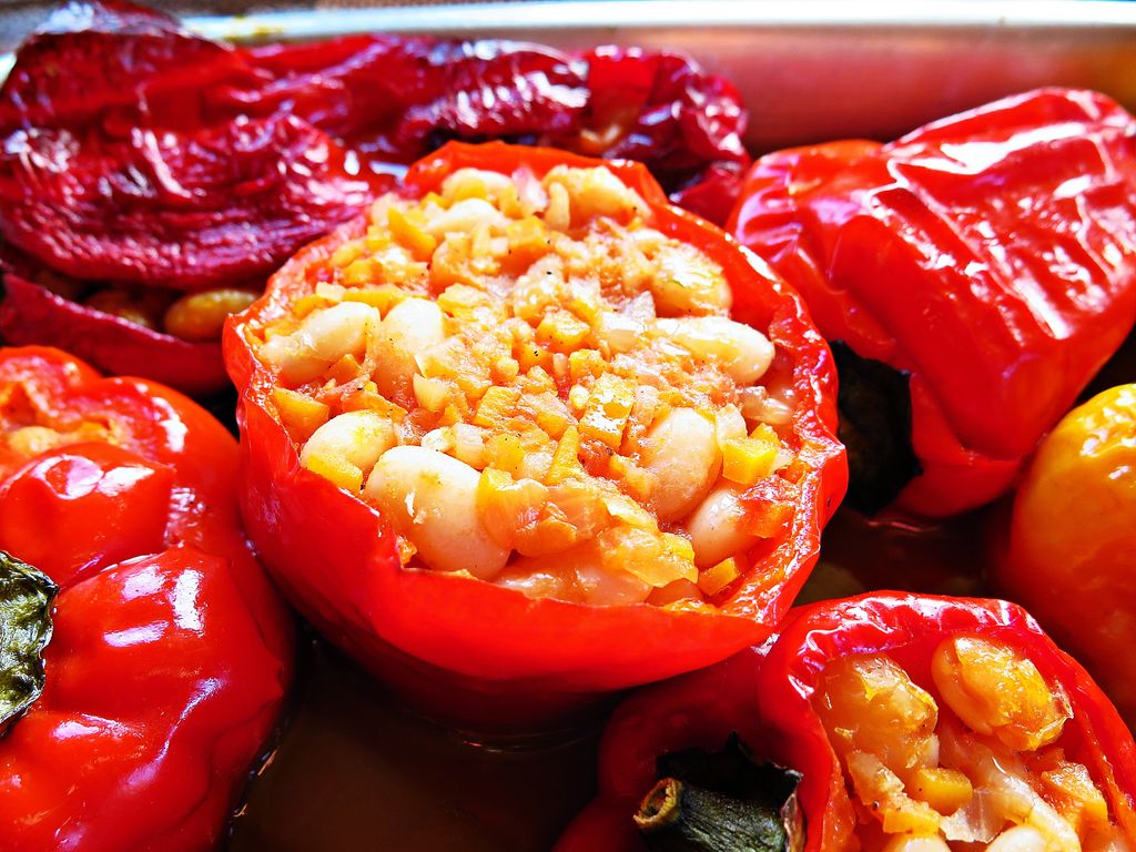 Перец, фаршированный фасолью