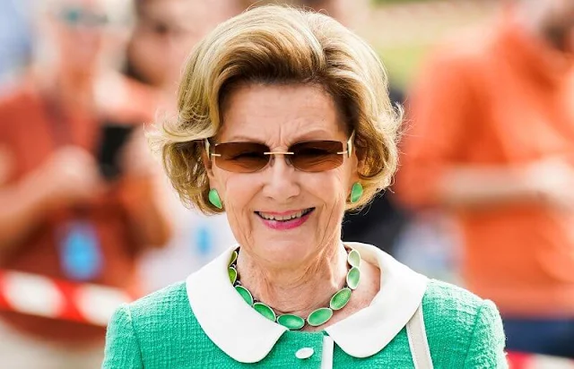 Norwegian Veterinary Institute. Queen Sonja wore a green tweed jacket and white trousers, green stone necklace and earrings