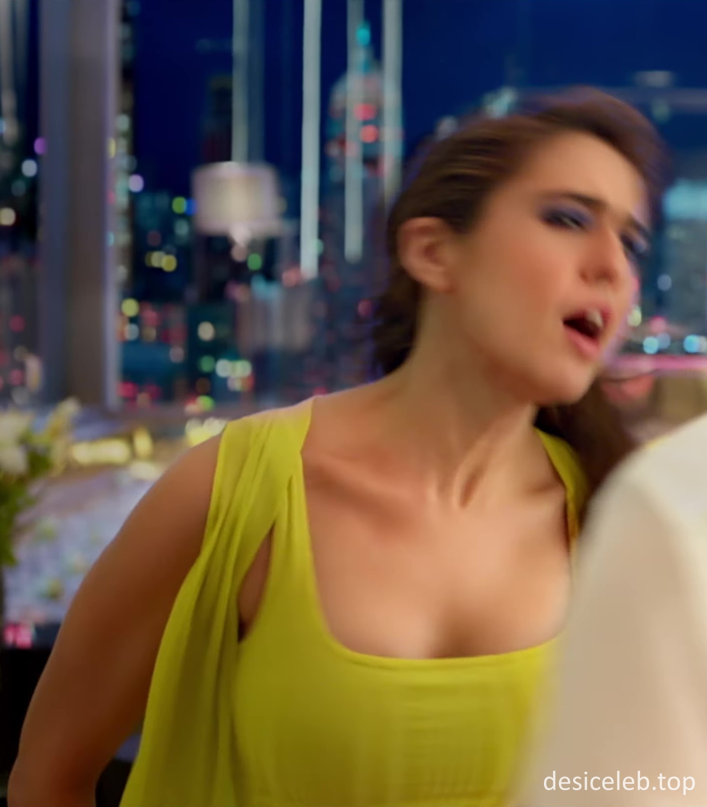 Sara Ali Khan Sexy thighs Husnn Hai Suhaana New Video Song, Sara Ali Khan boob pressed , Sara Ali Khan boobs, Sara Ali Khan ass grab ,Sara Ali Khan wet body, sara ali khan cleavage, sara ali khan semi nude , boob show, nip slip , pokies