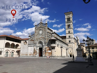 Visuale del Duomo di Prato da Piazza del Duomo