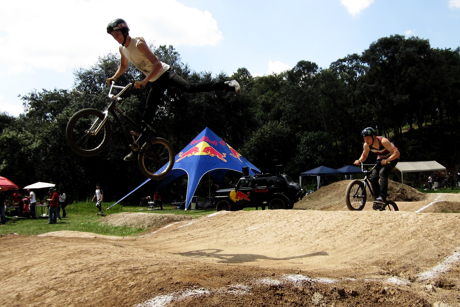 Bestia BMX Ciclismo BMX Tracks Fotografías del día de la inauguración