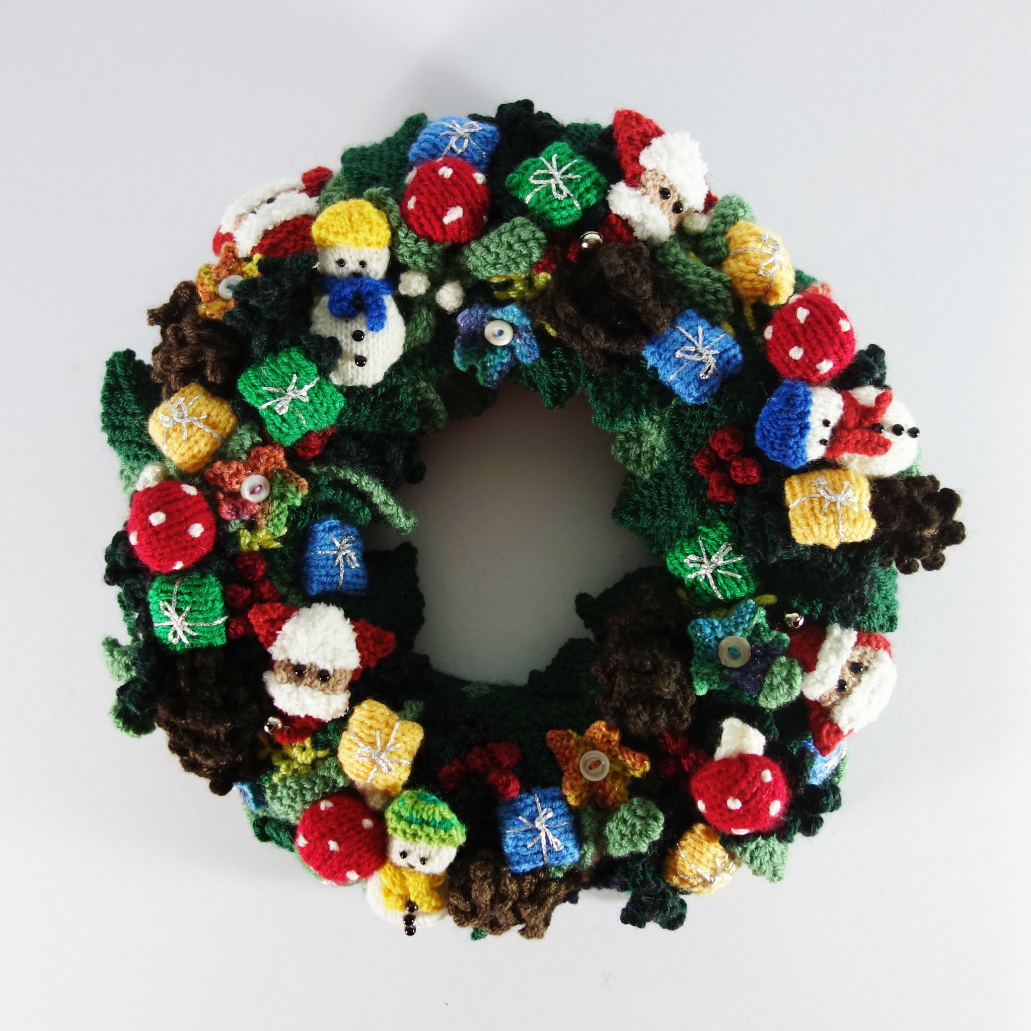 Frankie's Knitted Stuff Christmas Wreath