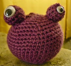 http://translate.googleusercontent.com/translate_c?depth=1&hl=es&rurl=translate.google.es&sl=en&tl=es&u=http://www.examiner.com/article/free-amigurumi-crochet-pattern-glorp-the-alien-blob&usg=ALkJrhiBJch4mMuXNntmvSmcPHSFx4gjYw