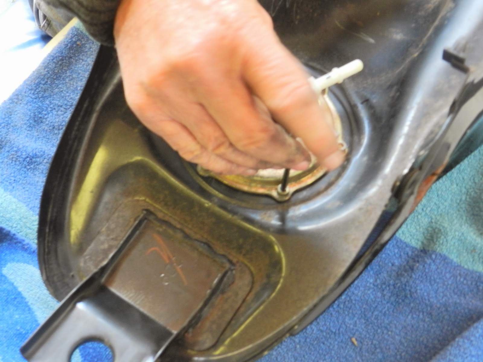 Yamaha YBR 125 Owner Blog Yamaha YBR 125 fuel injection pump removal