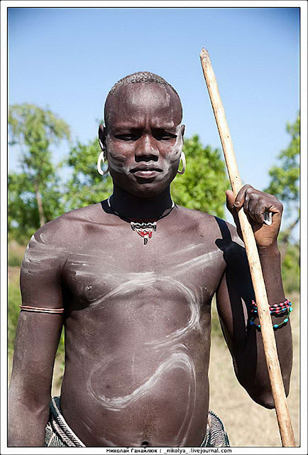 Воины африканского племени мурси