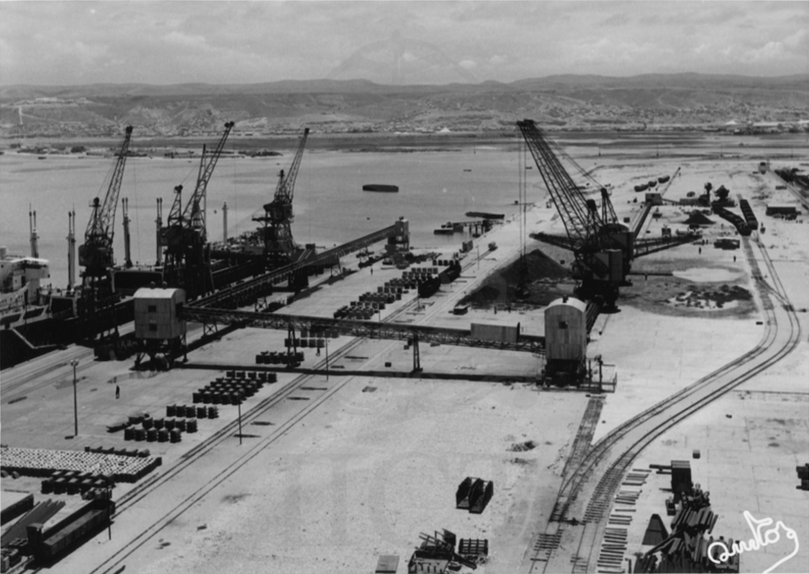 tropicalia "história breve da cidade do Lobito"