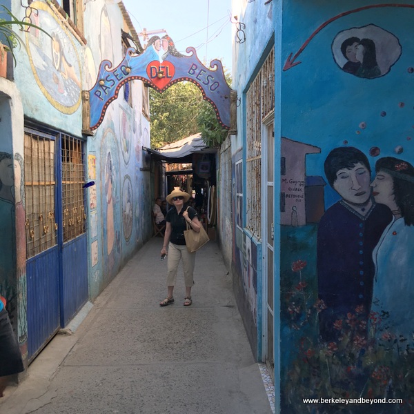 Paseo del Beso/Kiss Alley in Bucerias, Mexico Paseo del Beso/Kiss Alley in Bucerias, Mexico