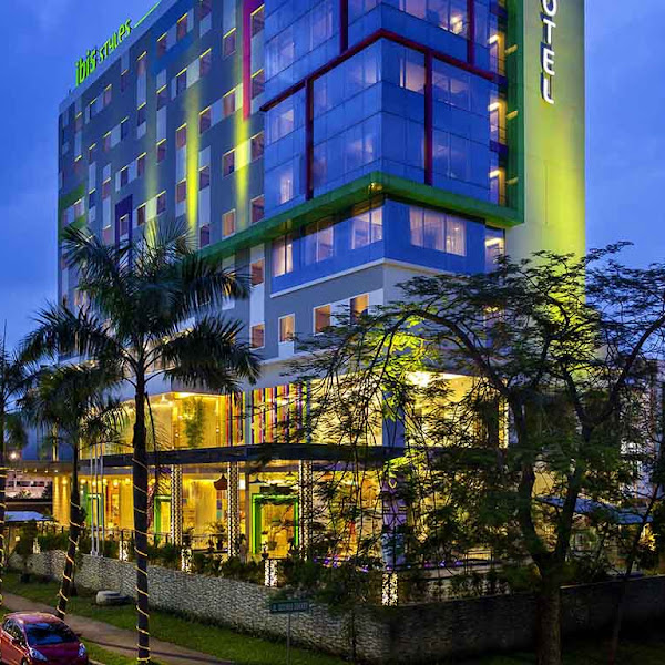 Ibis Styles Cikarang, Ornamen Anggrek Nan Menawan