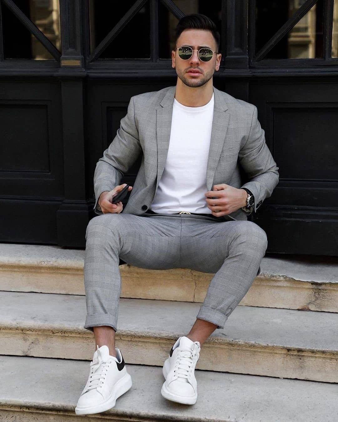 The white sneakers - 5 snazzy ways to wear sneakers with your outfits ...