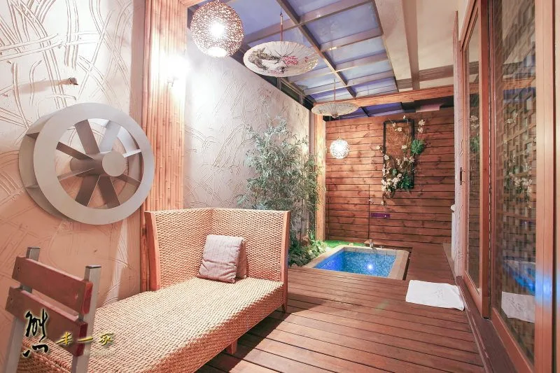 悠逸休閒旅館｜房型有Ktv、xbox體感遊戲機還有泡湯池、私人游泳池