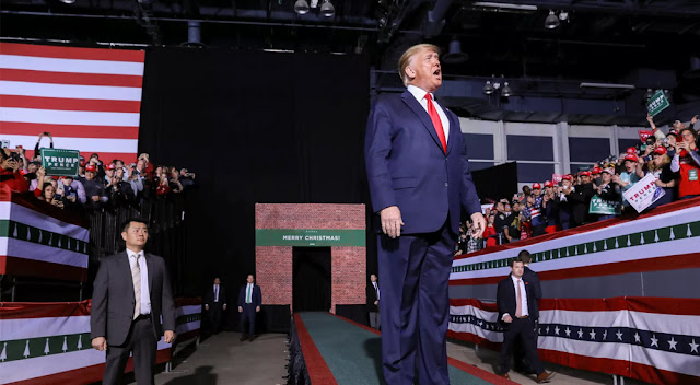 Câmara dos EUA aprova impeachment de Trump