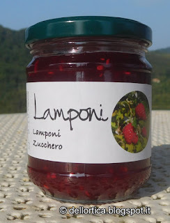 confettura di rose, di piccoli frutti, di ribes bianco nero e rosso, di uva spina, di lamponi, di prugne, di amarene, marmellata, gelatina di tarassaco, salamoia,sale aromatico erbe secche petali e cinorrodi essicati tisane, oleoliti di iperico, oleolito di lavanda vera, oleolito di lavandino, oleolito di cipresso, oleolito di salvia, oleolito di rosmarino