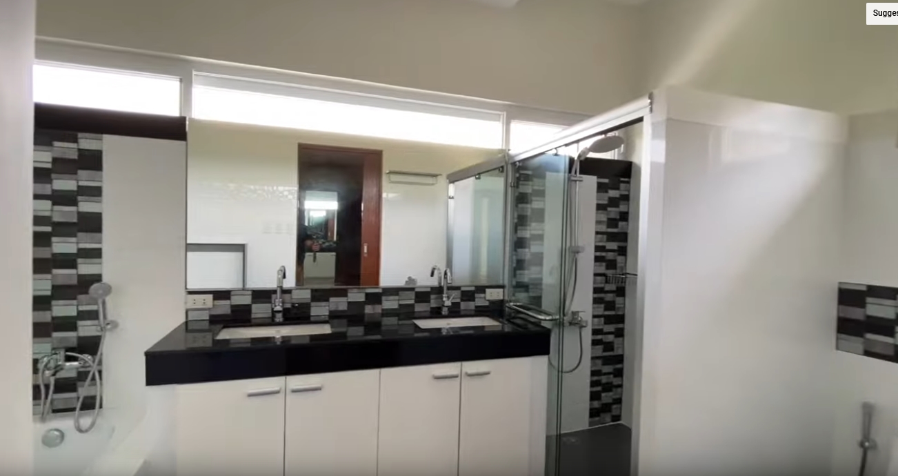 9 Photos vs. Alluring Crisp House In Quezon City Interior Design Tour
