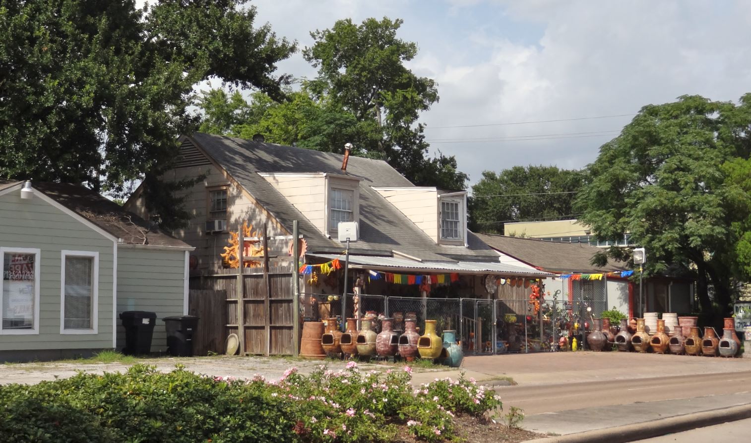 Houston Streetwise Mercado Mexico Mexican pottery shop on Richmond
