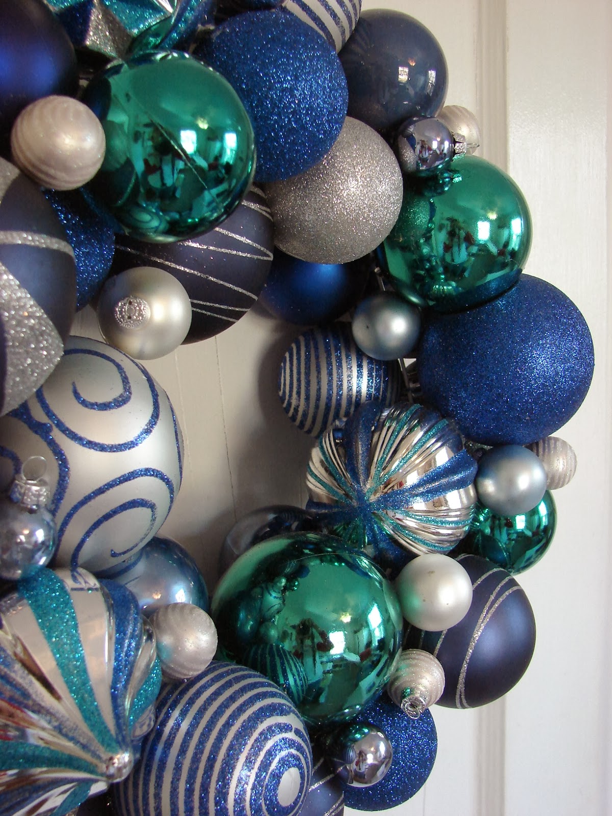 Custom Comforts Making a Holiday Wreath