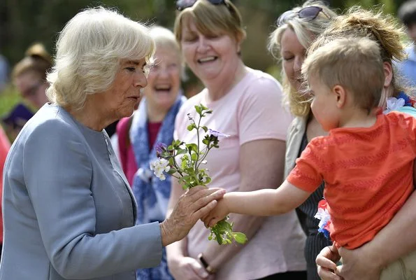 The Duchess of Cornwall visited Ireland’s oldest working mill in Avoca Village, Wicklow. A dinner at the Ambassador’s residence