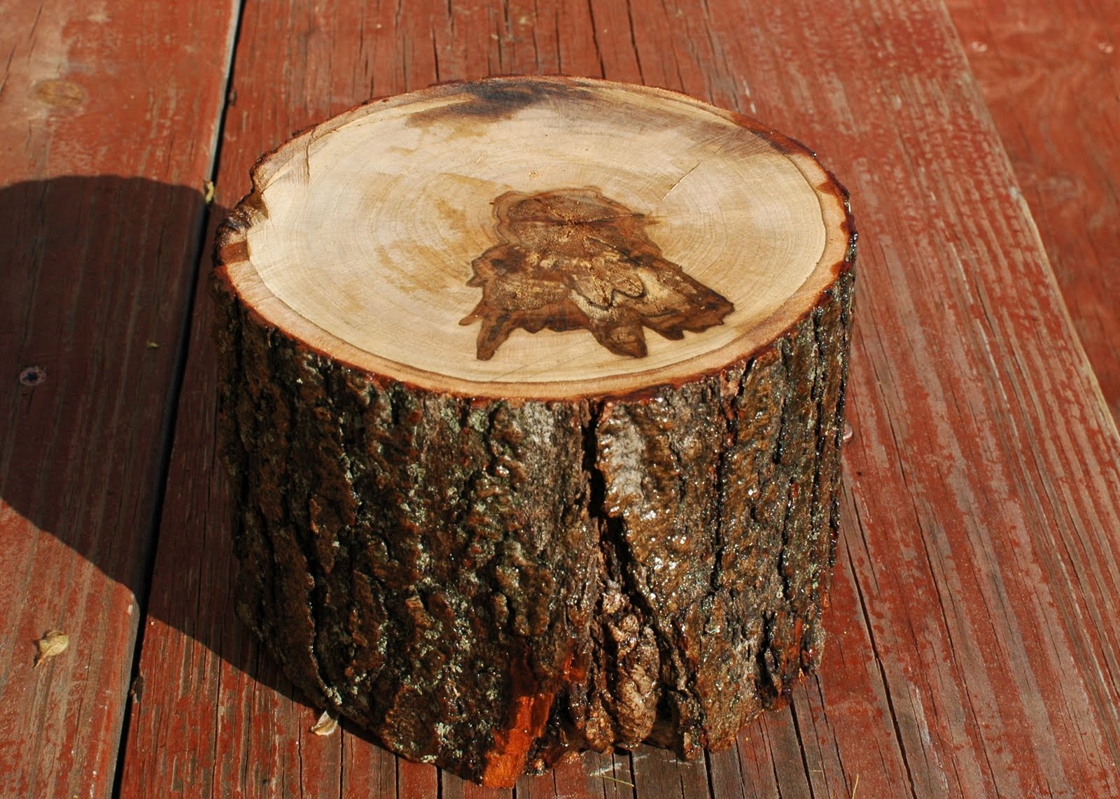 TurtleCraftyGirl: Rustic Wood Cake Stands