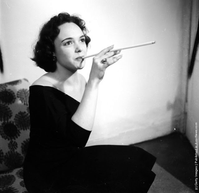 cigarette machine Vintage 22 the Photographs with Women of Cigarettes in