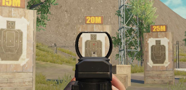 A player using Red Dot Sight in Training Grounds